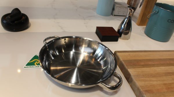 28cm 2mm Satay Fry Pan - Riveted Double Short Handles (great for Caravan Market) - Image 3